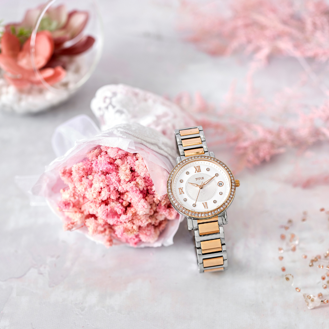 Chandelier 3 Hands Date Quartz Stainless Steel Women Watch W06-03200-002