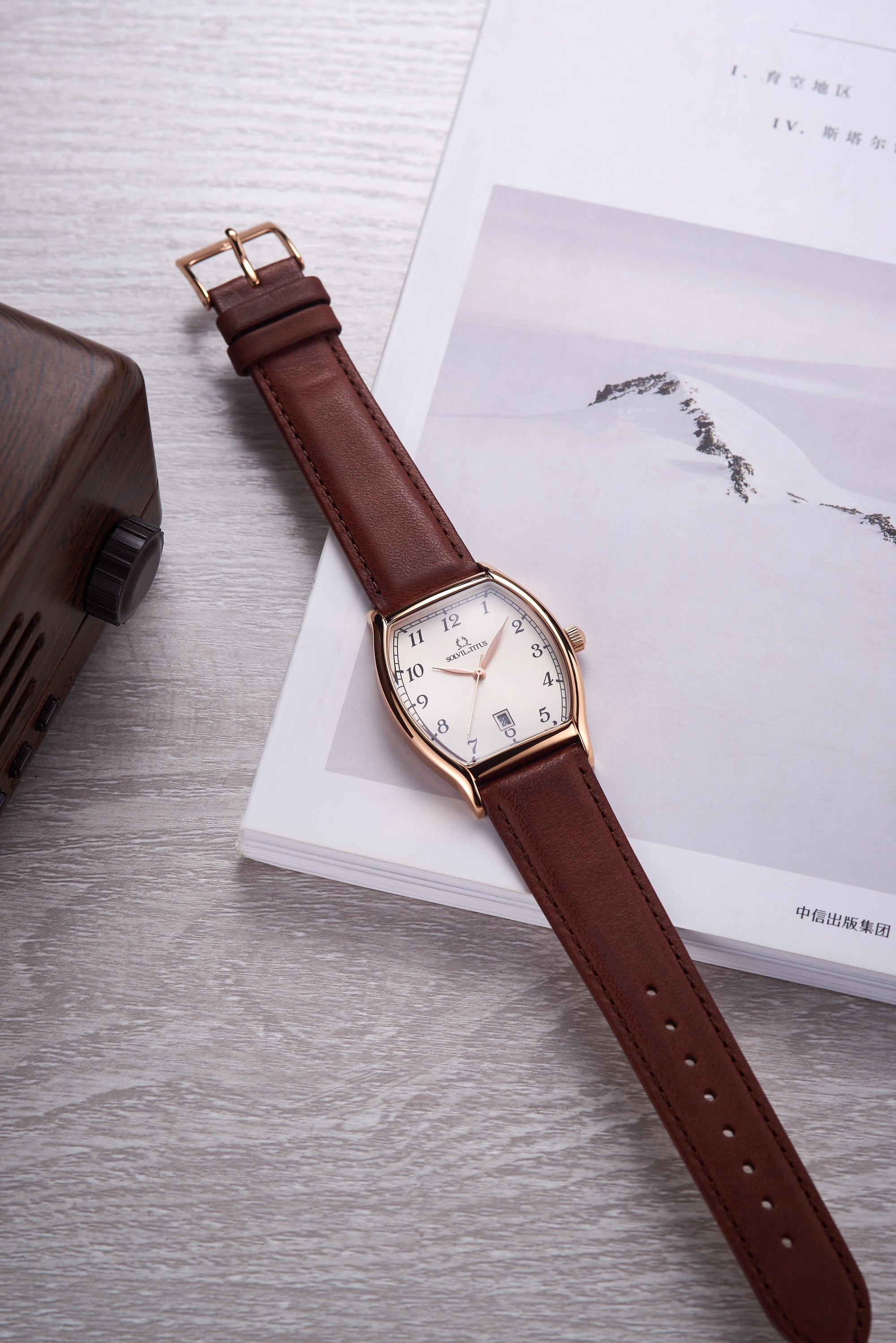 Barista 3 Hands Date Quartz Leather Women Watch W06-02825-009