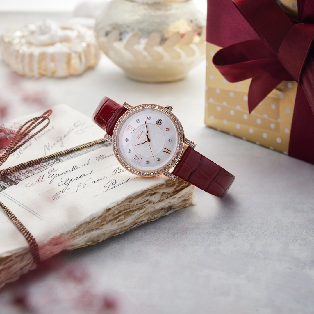 Chandelier 3 Hands Date Quartz Leather Women Watch W06-03191-004