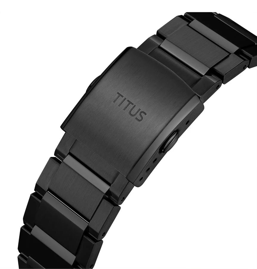 Close-up of Voyager men's watch stainless steel bracelet with links